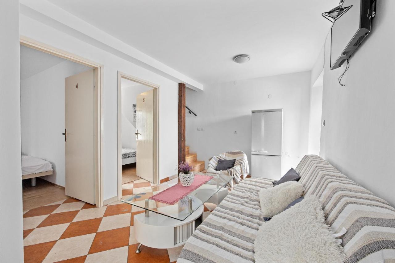 Pula Hostel 외부 사진